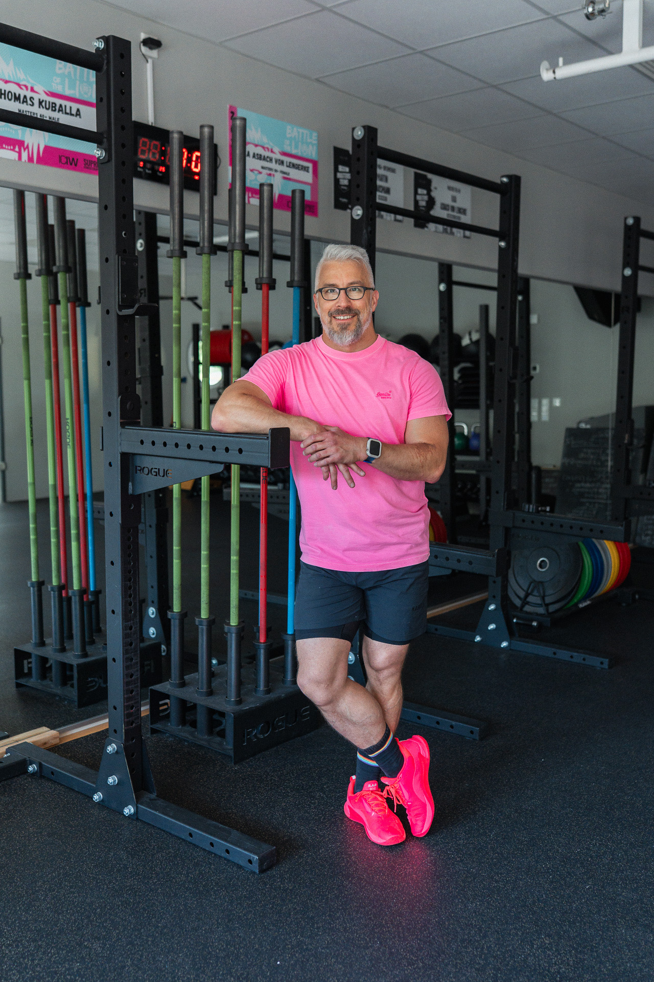 Portrait von Thomas Kuballa, Gründer von Heart Core Coaching, im Fitnessstudio